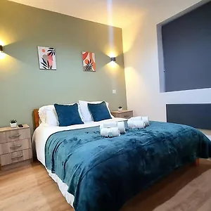 With En Contractors-businesses-relocator Friendly Apartment
