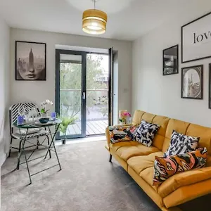 Cozy & Lovely For Contractors Apartment