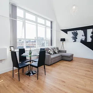 Modern Luxury 1 Bed Apartment - Luton Town Centre - Near Airport & Train Station Apartment